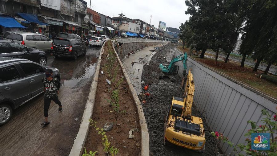 Potret Kemacetan Akibat Penutupan Underpass Senen (CNBC Indonesia/Andrean Kristianto)