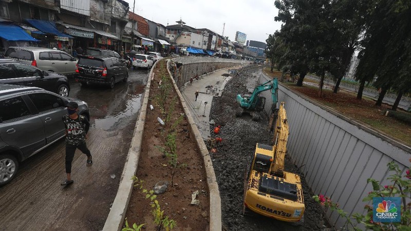 Potret Kemacetan Akibat Penutupan Underpass Senen (CNBC Indonesia/Andrean Kristianto)