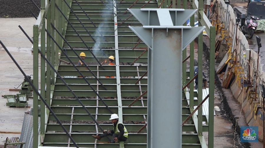 Potret Kemacetan Akibat Penutupan Underpass Senen (CNBC Indonesia/Andrean Kristianto)