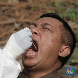 Pakar Setuju Swab & Rapid Test di Pesawat Dihapus, Tapi...