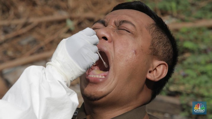Swab Test di Pasar Tasik (CNBC Indonesia/Tri Susilo) Swab Test di Pasar Tasik (CNBC Indonesia/Tri Susilo)