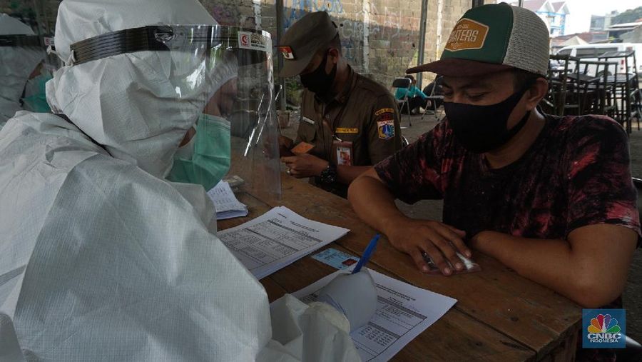 Swab Test di Pasar Tasik (CNBC Indonesia/Tri Susilo)