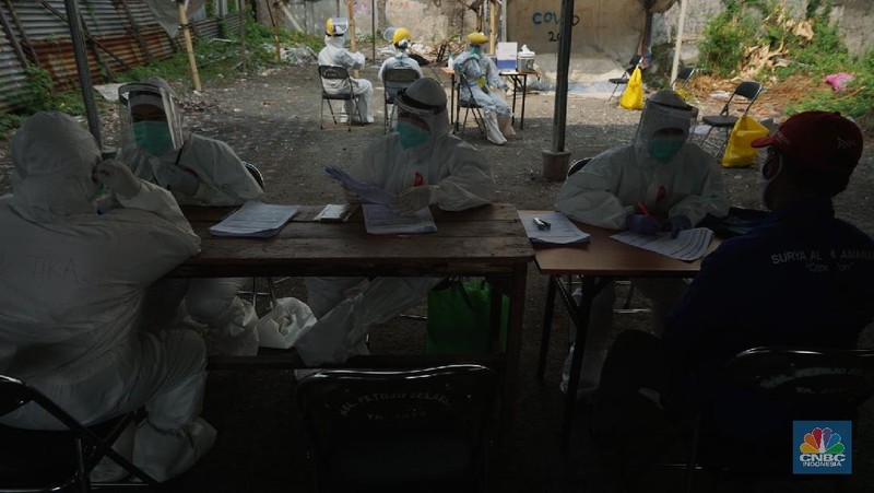 Swab Test di Pasar Tasik (CNBC Indonesia/Tri Susilo)