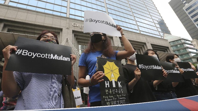 Supporters of Hong Kong protesters stage a rally calling for a boycott of the Disney-produced film 