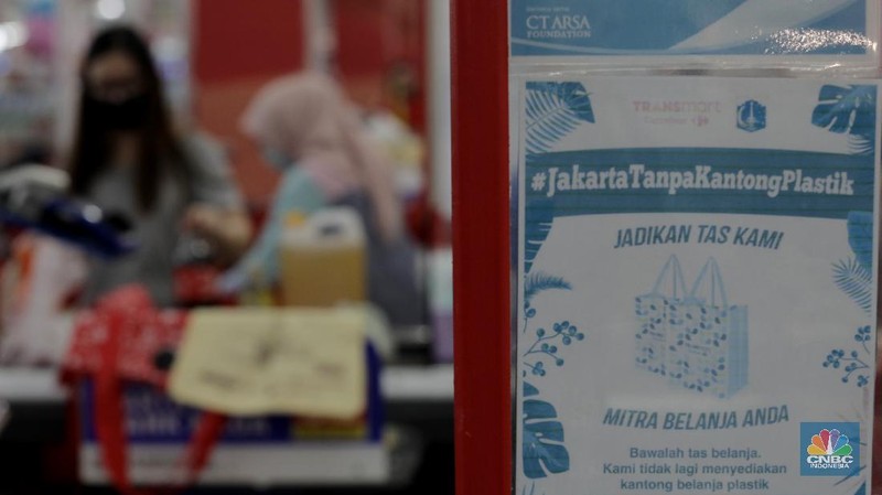 Kantong Plastik Dilarang, Begini Belanja Tanpa Kantong Plastik. (CNBC Indonesia/Tri Susilo)
