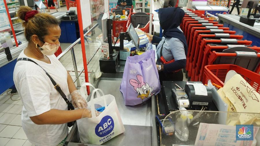 Kantong Plastik Dilarang, Begini Belanja Tanpa Kantong Plastik. (CNBC Indonesia/Tri Susilo)