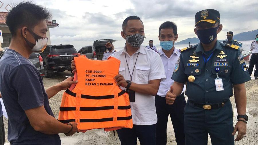 Kementerian Perhubungan Cq. Direktorat Jenderal Perhubungan Laut melalui Kantor Kesyahbandaran dan Otoritas Pelabuhan (KSOP) Kelas I Panjang memberikan bantuan secara gratis berupa alat keselamatan kapal dan pas kecil kapal tradisonal kepada para awak kapal tradisional di Provinsi Lampung.