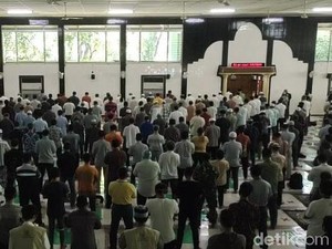 Hukum Tidak Salat Jumat Tanpa Alasan bagi Pria Muslim