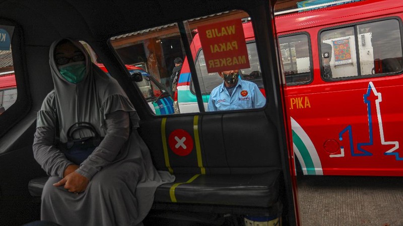 Penerapan Protokol Kesehatan di Angkot