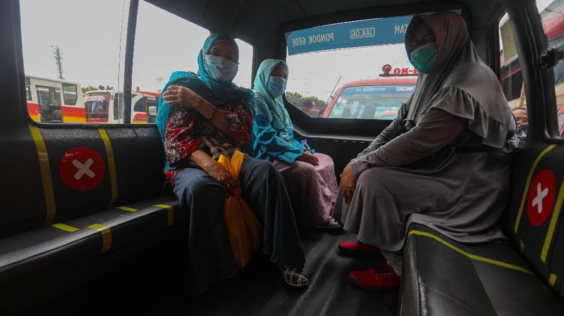 Penerapan Protokol Kesehatan di Angkot