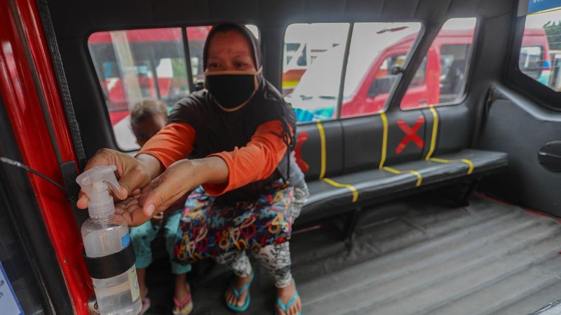 Penerapan Protokol Kesehatan di Angkot