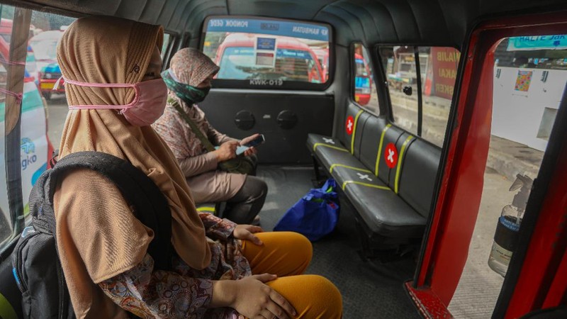 Penerapan Protokol Kesehatan di Angkot