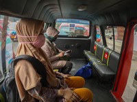Tempat Duduk Diberi Tanda X, Ini Penerapan Jaga Jarak Angkot