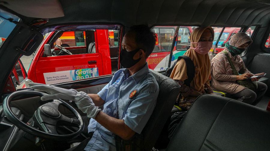 Penerapan Protokol Kesehatan di Angkot
