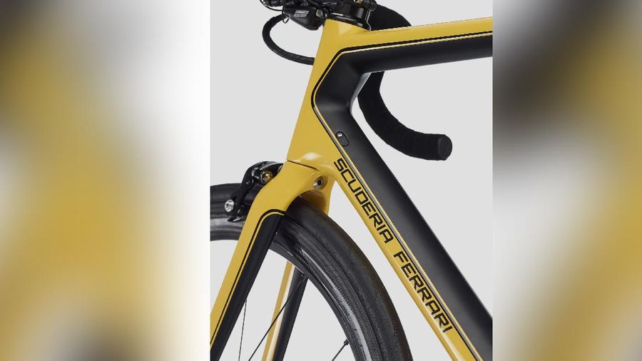 Sepeda Ferrari (store.ferrari.com)
