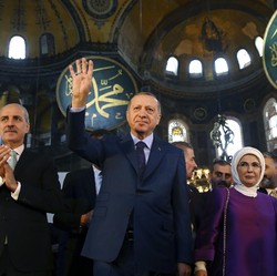 Erdogan Abaikan Barat, Hagia Sophia Jadi Masjid Lagi