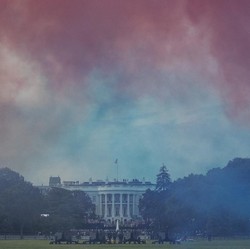 Gedung Putih Didemo Ratusan Massa, Trump Diminta Mundur