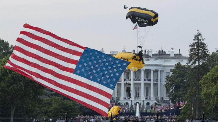 Perayaan 244 Tahun Amerika Serikat. AP/Patrick Semansky
