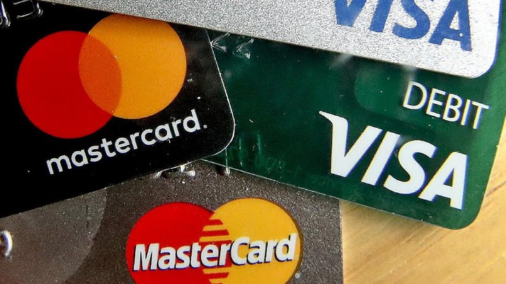 Kartu kredit FILE - In this Feb. 20, 2019, file logos for credit cards are visible on the cards in Zelienople, Pa. On Friday, June 7, the Federal Reserve releases its April report on consumer borrowing. (AP Photo/Keith Srakocic, File)