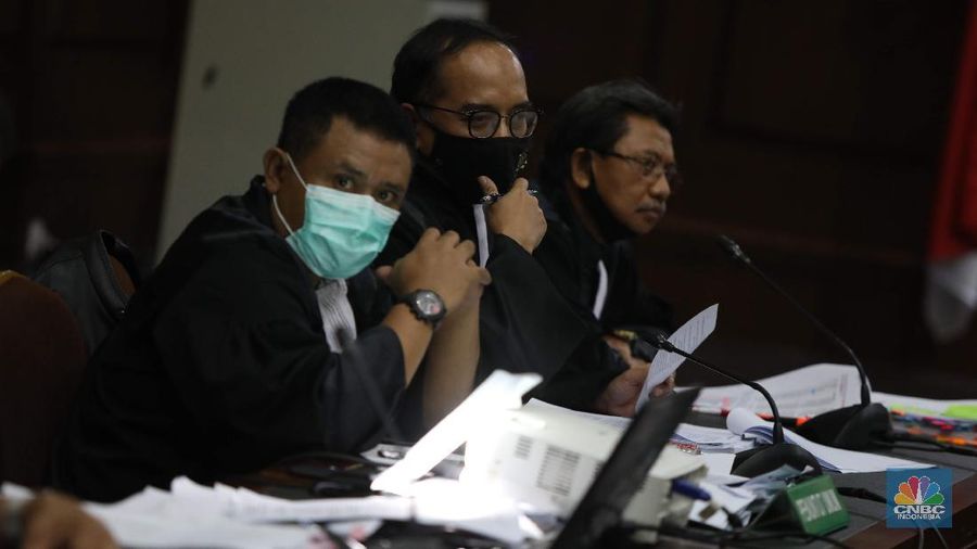 Sidang kasus dugaan korupsi di PT Asuransi Jiwasraya (Persero) di PN Jakarta Pusat, Jakarta, Senin (6/7/2020). (CNBC Indonesia/ Muhammad Sabki)
