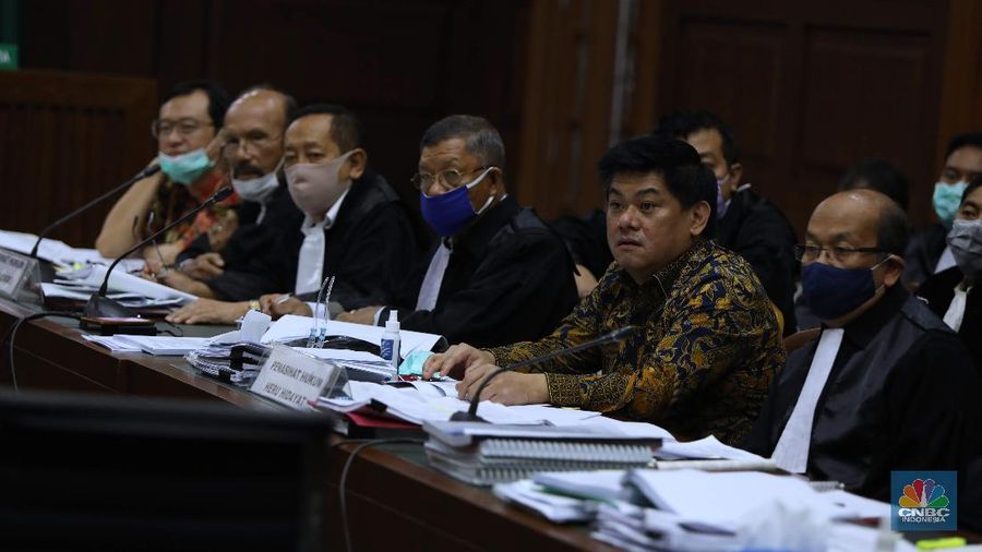 Sidang kasus dugaan korupsi di PT Asuransi Jiwasraya (Persero) di PN Jakarta Pusat, Jakarta, Senin (6/7/2020). (CNBC Indonesia/ Muhammad Sabki)