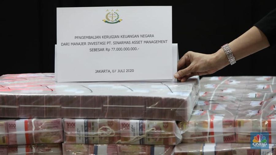 Barang Bukti Pengembalian Kerugian Keuangan Negara dari Manajer Investasi PT. Sinarmas Asset Management di Kejagung RI, Selasa (7/7/2020). (CNBC Indonesia/ Muhammad Sabki)