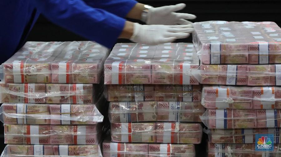 Barang Bukti Pengembalian Kerugian Keuangan Negara dari Manajer Investasi PT. Sinarmas Asset Management di Kejaksaan Agung RI, Jakarta, Selasa (7/7). (CNBC Indonesia/ Muhammad Sabki)