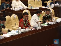 Nyinyiran DPR Kalung Anti Virus: Dibawa ke Wisma Atlet Aman?