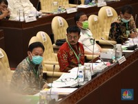 DPR Bully Kalung Anti Virus, Ini Reaksi Tak Diduga Mentan SYL