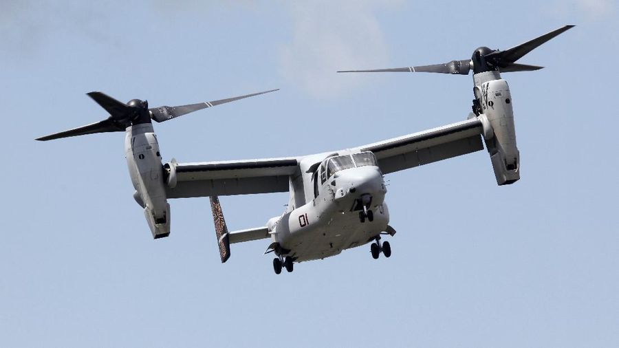 A U.S. Marine Corps MV-22 Osprey, carrying Israel's Defense Minister Moshe Yaalon, approaches the Pentagon, Friday, June 14, 2013, as he arrives for a meeting with Defense Secretary Chuck Hagel. (AP Photo/Charles Dharapak)