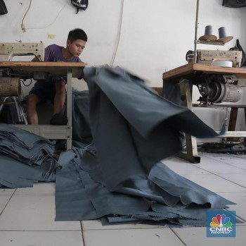 Konveksi Baju Sekolah Saat Pandemi: Omzet Anjlok & Harus PHK