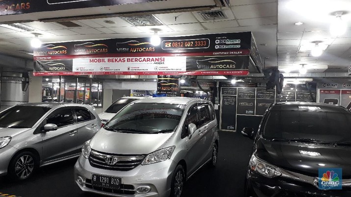 Penjualan Mobil Bekasi di WTC Mangga Dua (CNBC Indonesia/Sandy Ferry) Penjualan Mobil Bekasi di WTC Mangga Dua (CNBC Indonesia/Sandy Ferry)