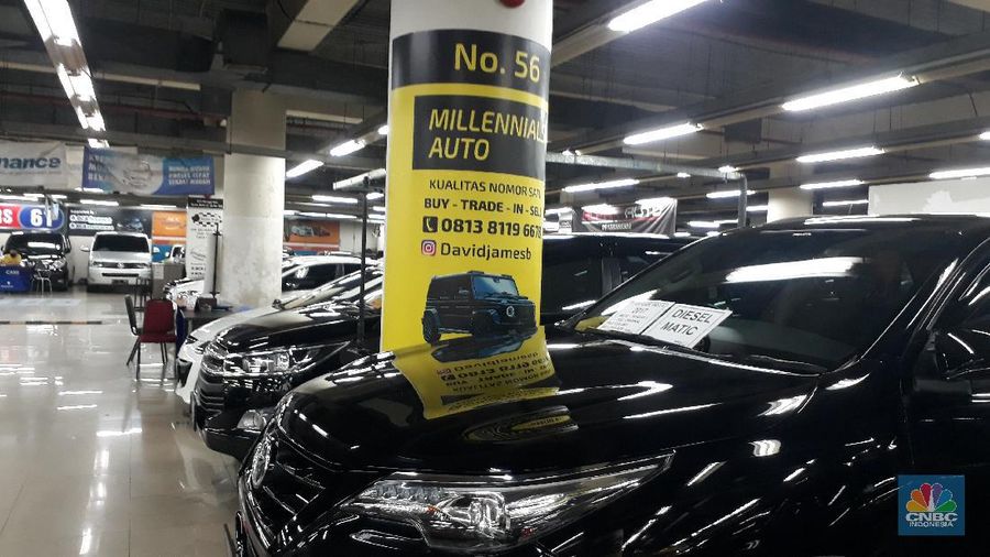 Penjualan Mobil Bekasi di WTC Mangga Dua (CNBC Indonesia/Sandy Ferry)