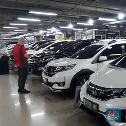 Pajak Berat, Wamenperin Pede Penjualan Mobil 1 Juta Unit di 2025