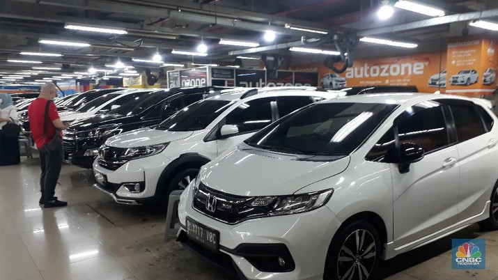Penjualan Mobil Bekasi di WTC Mangga Dua (CNBC Indonesia/Sandy Ferry)