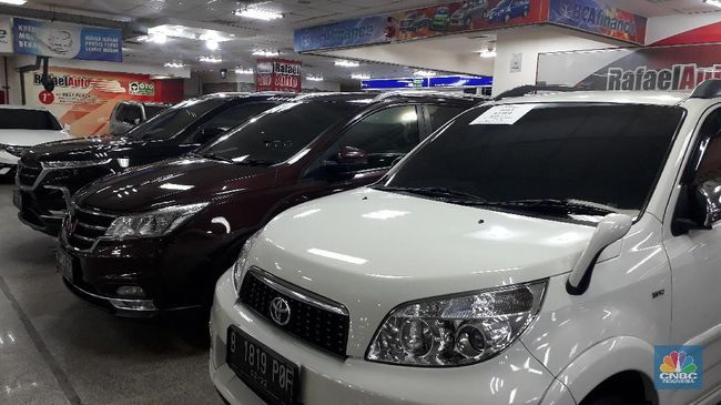  Harga  Mobil  Bekas  Anjlok Pedagang Terlilit Utang Bank