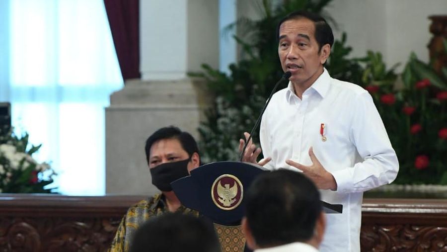Presiden Joko Widodo memimpin rapat terbatas di Istana Negara, Jakarta, pada Selasa, (7/7/2020). (Biro Pers Sekretariat Presiden/ Kris)