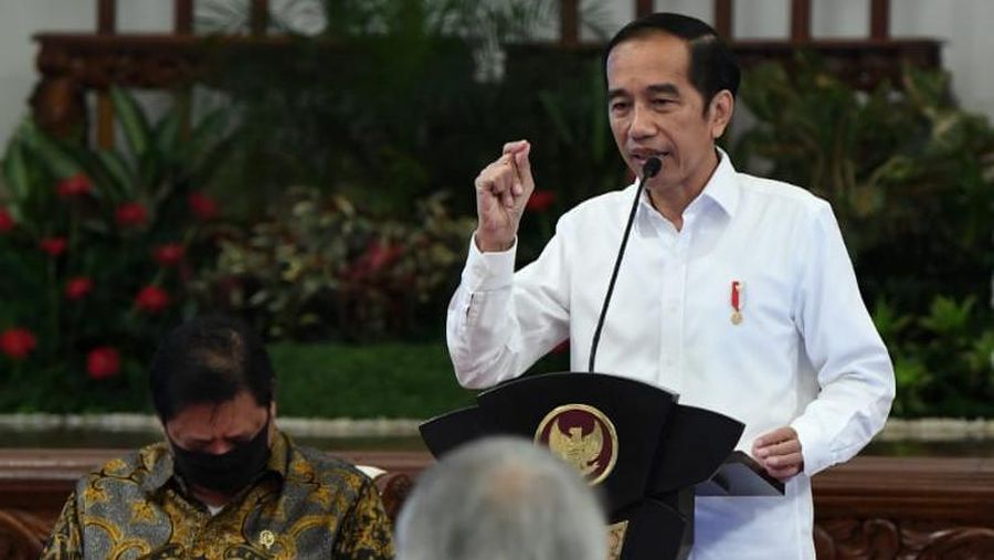 Presiden Joko Widodo memimpin rapat terbatas di Istana Negara, Jakarta, pada Selasa, (7/7/2020). (Biro Pers Sekretariat Presiden/ Kris)