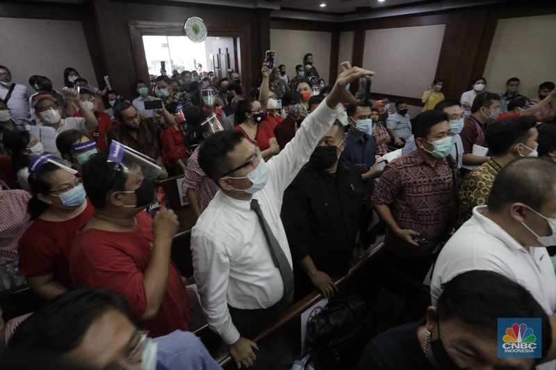 Penyitaan Aset Gedung KSP Indosurya Tanda penyitaan aset terpampang di gedung KSP Indosurya yang berlokasi di Jalan Thamrin, Jakarta Pusat, Kamis (29/92022). (CNBC Indonesia/ Tri Susilo)