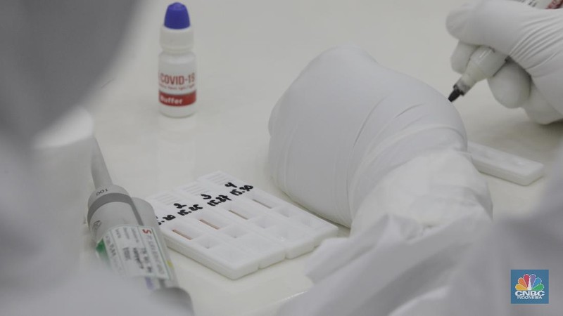 Alat rapid diagnostic test Corona RI-GHA COVID-19 (CNBC Indonesia/ Tri Susilo)