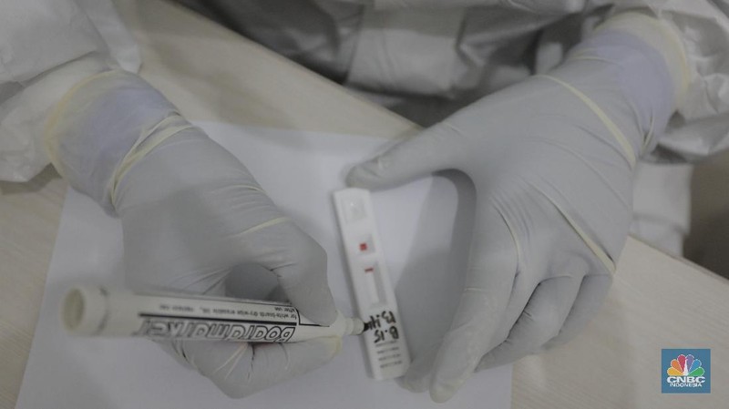 Alat rapid diagnostic test Corona RI-GHA COVID-19 (CNBC Indonesia/ Tri Susilo)