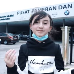 Wow! Baru 12 Tahun, Youtuber Ini Bisa Beli Alphard Sendiri