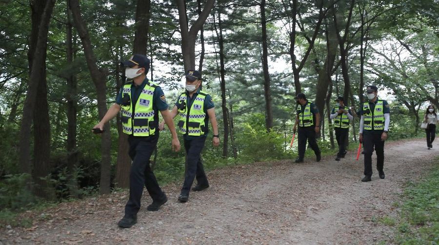 Rescuers arrive to search for missing Seoul Mayor Park Won-soon in Seoul, South Korea, Thursday, July 9, 2020. Police say Park has been reported missing and search operations are underway. (Lee Young-hwan/Newsis via AP)