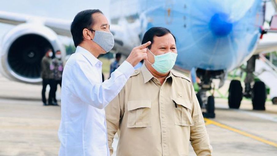 Presiden Joko Widodo tiba di Bandar Udara Tjilik Riwut, Kota Palangka Raya, Provinsi Kalimantan Tengah, Kamis, (9/7/2020). (Biro Pers Sekretariat Presiden/ Laily Rachev)