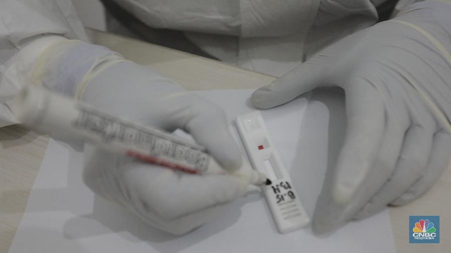 Rapid Test dengan Menggunakan RI-GHA COVID-19 (CNBC Indonesia/ Tri Susilo)