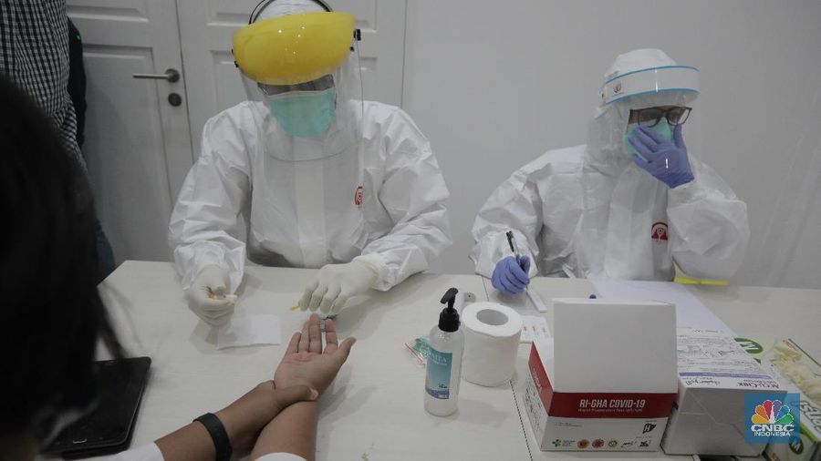 Rapid Test dengan Menggunakan RI-GHA COVID-19 (CNBC Indonesia/ Tri Susilo)