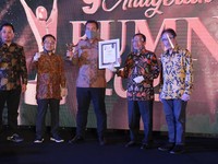 Silmy Karim Raih Special Award for CEO on Turnaround