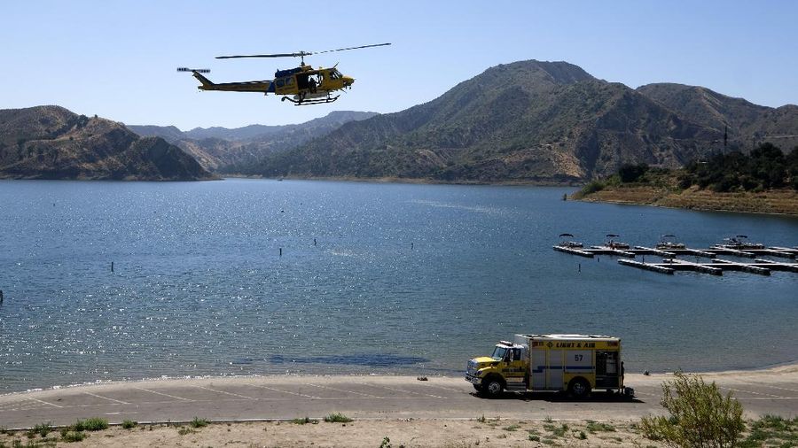 Members of Ventura County Sheriff's Office Underwater Search and Rescue Team search for former 