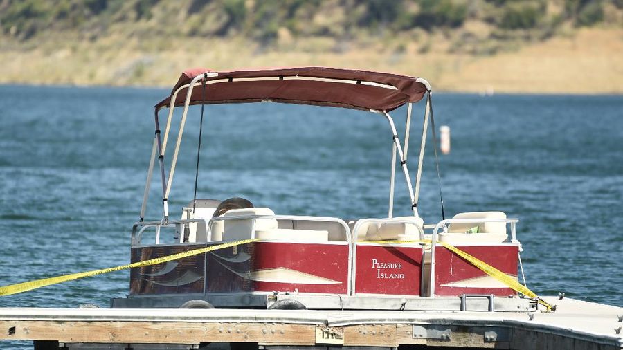 Members of Ventura County Sheriff's Office Underwater Search and Rescue Team search for former 