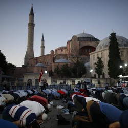 Pertama Dalam 86 Tahun, Solat Jumat Digelar di Hagia Sophia